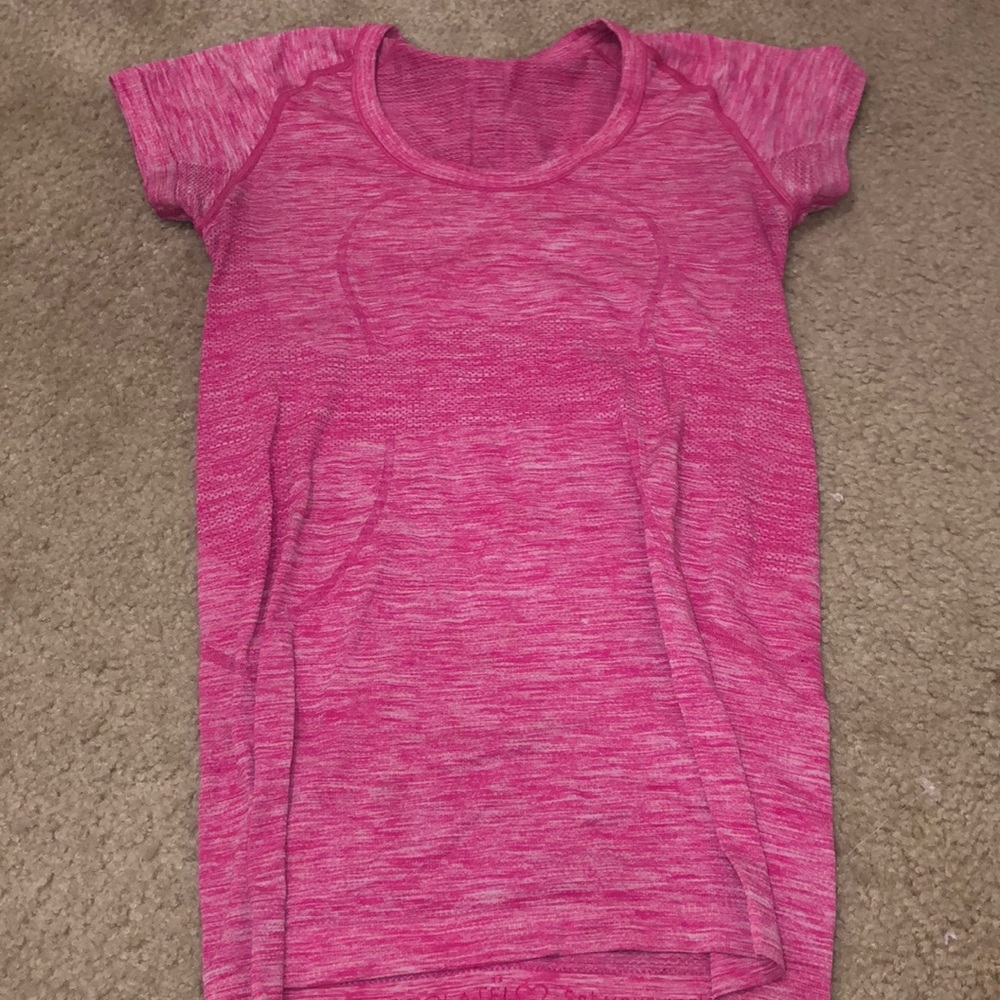 lululemon t-shirt